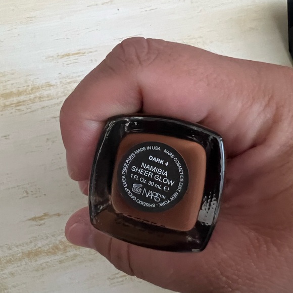 NARS sheer glow foundation NAMIBIA DARK 4 BRAND NEW WITH THE BOX - Picture 5 of 5